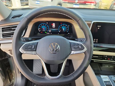 New 2026 Volkswagen Atlas SE FWD image 16