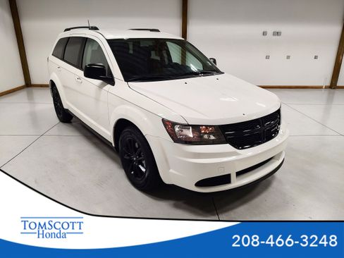 Used 2020 Dodge Journey SE w/ SE Popular Equipment Group image 1