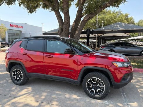 Used 2025 Jeep Compass Trailhawk AWD/4WD image 6
