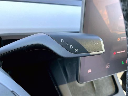 Used 2023 Tesla Model Y AWD image 34