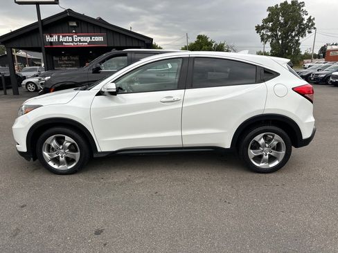 Used 2017 Honda HR-V EX image 6