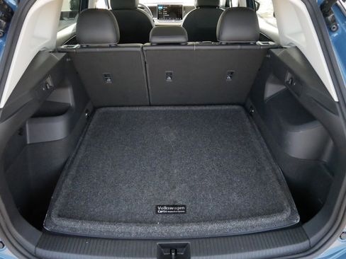 Used 2025 Volkswagen Tiguan SE image 18