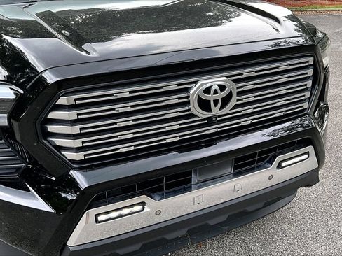 Used 2024 Toyota Tacoma Limited AWD/4WD image 33
