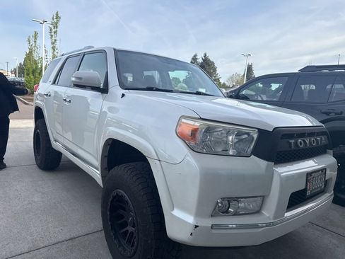 Used 2011 Toyota 4Runner SR5 w/ Convenience Pkg AWD/4WD image 2
