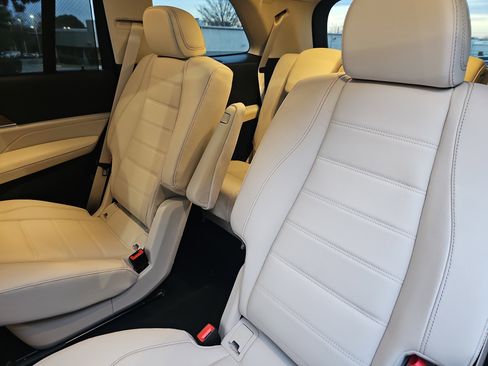New 2026 Mercedes-Benz GLS 450 4MATIC image 16