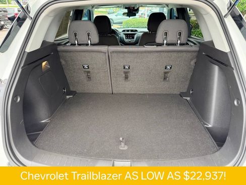 Used 2023 Chevrolet TrailBlazer LT FWD image 18