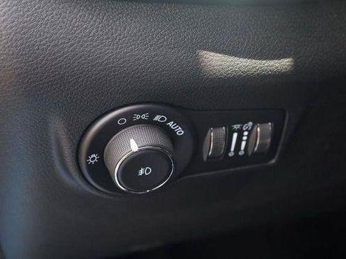 Used 2025 Jeep Compass Limited AWD/4WD image 12
