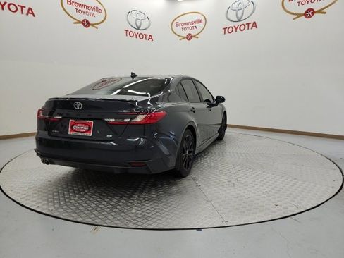 Used 2025 Toyota Camry SE image 8