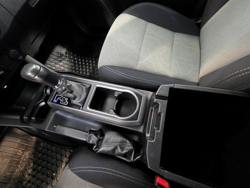 Used 2020 Toyota Tacoma TRD Sport AWD/4WD image 33