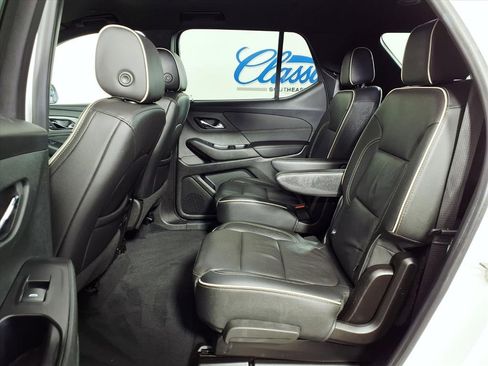 Used 2022 Chevrolet Traverse Premier image 8