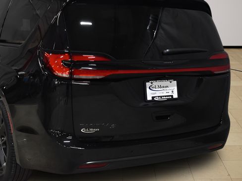 New 2026 Chrysler Pacifica Select w/ S Appearance Package FWD image 35