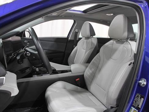 Used 2023 Hyundai Elantra Limited FWD image 5