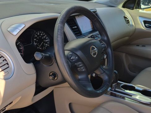 Used 2017 Nissan Pathfinder Platinum image 19