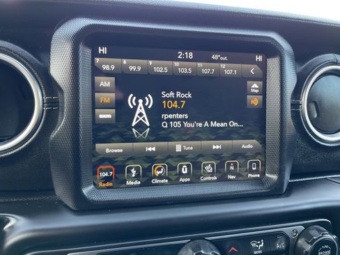 Used 2018 Jeep Wrangler Unlimited Sahara image 10