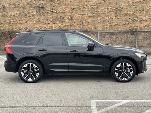 Used 2026 Volvo XC60 B5 Plus w/ Climate Package AWD/4WD image 4