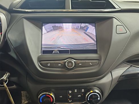 Used 2021 Chevrolet TrailBlazer LS image 26