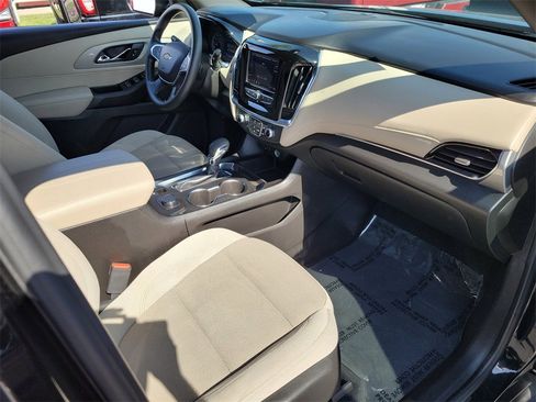 Used 2022 Chevrolet Traverse LS image 17