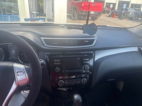 Used 2016 Nissan Rogue SV FWD image 7