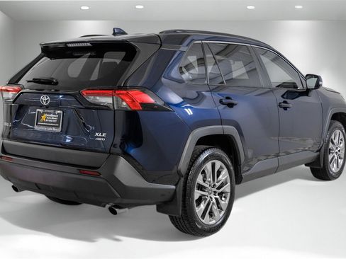 Used 2021 Toyota RAV4 XLE Premium image 9