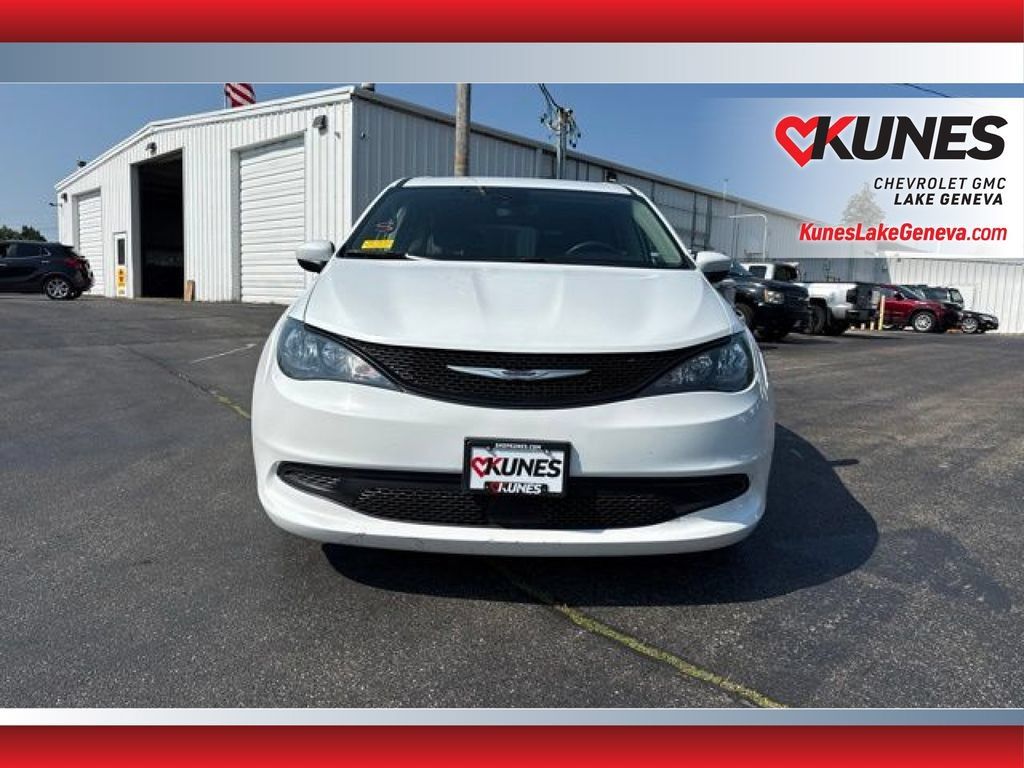 Used 2023 Chrysler Voyager LX FWD image 11