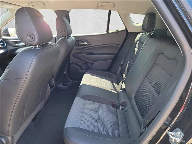 Used 2025 Chevrolet Trax LT FWD image 11