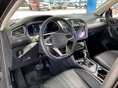 Used 2022 Volkswagen Tiguan SE image 17