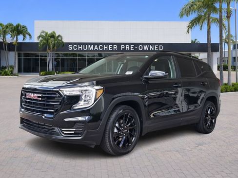 Used 2023 GMC Terrain SLE w/ Driver Convenience Package image 3