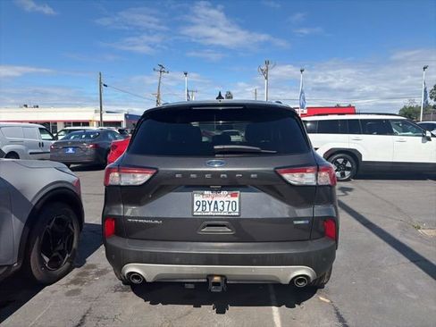 Used 2020 Ford Escape Titanium image 6