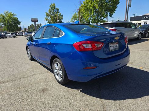 Used 2017 Chevrolet Cruze LT w/ Convenience Package image 8