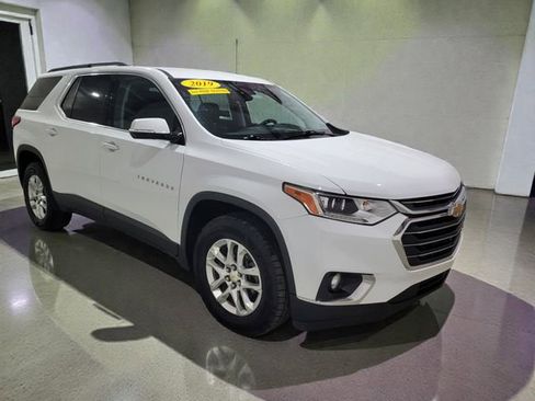 Used 2019 Chevrolet Traverse LT image 2