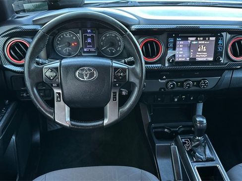 Used 2019 Toyota Tacoma TRD Off-Road image 15