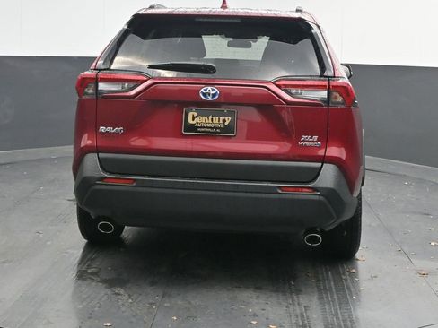 Used 2020 Toyota RAV4 XLE image 6