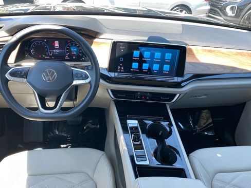 Certified 2024 Volkswagen Atlas SE AWD/4WD image 8