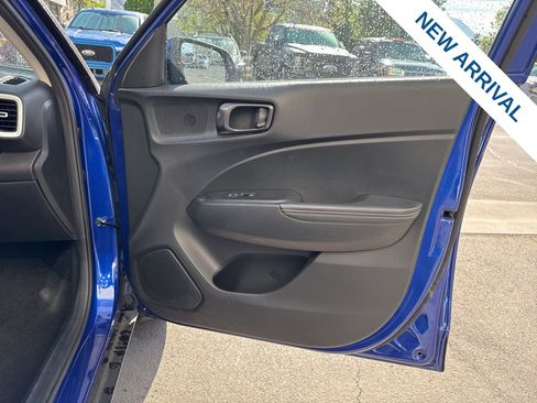 Used 2022 Hyundai Venue Limited FWD image 10