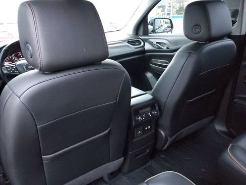 Certified 2022 GMC Acadia AT4 w/ Preferred Package image 40