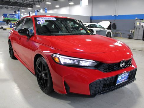 Used 2025 Honda Civic Sport image 4
