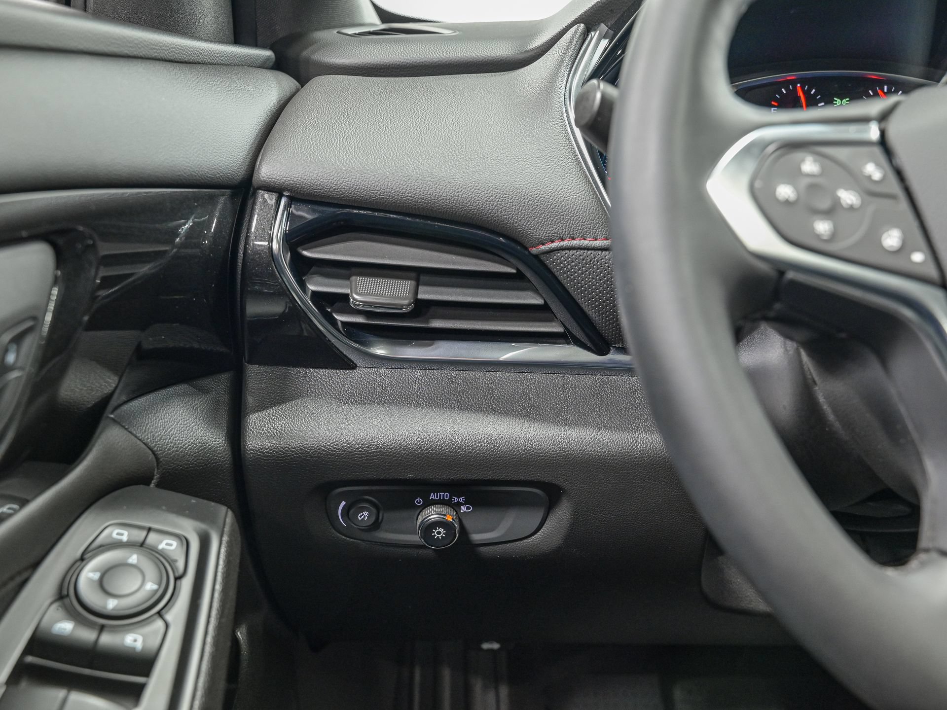 Used 2023 Chevrolet Traverse RS AWD/4WD image 18