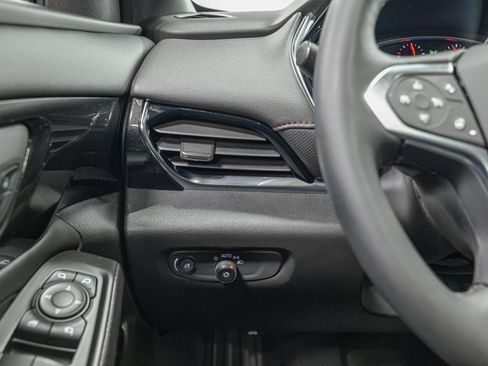 Used 2023 Chevrolet Traverse RS AWD/4WD image 18