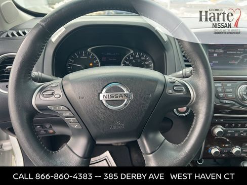 Used 2015 Nissan Pathfinder Platinum w/ Family Entertainment Package image 54