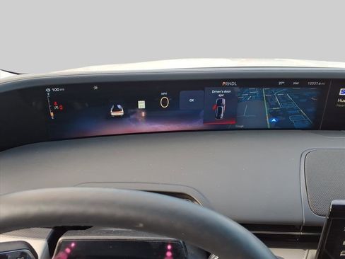 Used 2025 Lincoln Nautilus Premier image 19