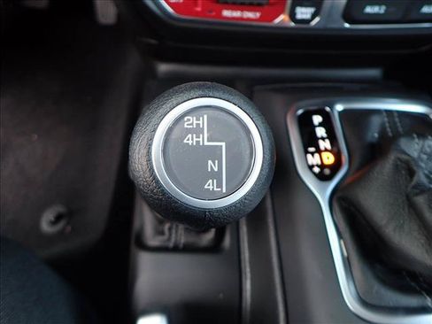 Used 2025 Jeep Wrangler Unlimited Rubicon w/ Convenience Group AWD/4WD image 21