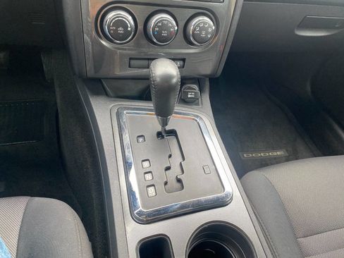 Used 2013 Dodge Challenger SXT image 30