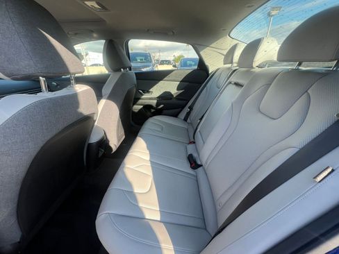 Used 2025 Hyundai Elantra Limited image 25