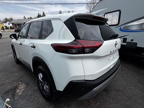Used 2023 Nissan Rogue S image 4