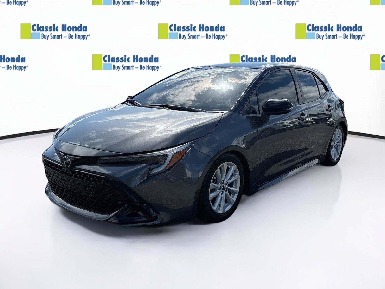 Used 2023 Toyota Corolla SE FWD image 3