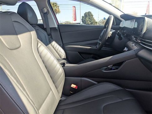 Used 2024 Hyundai Elantra Limited image 37
