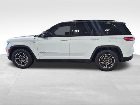 Used 2022 Jeep Grand Cherokee Trailhawk w/ Advanced Protech Group II AWD/4WD image 3