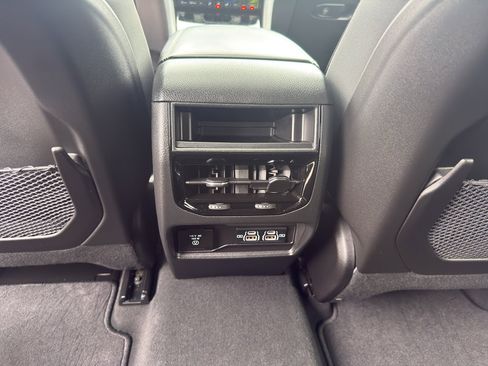 Used 2024 Jeep Grand Cherokee Altitude AWD/4WD image 32