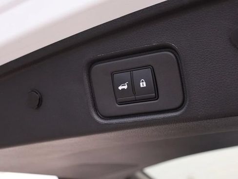 Certified 2025 Nissan Pathfinder SL FWD image 8