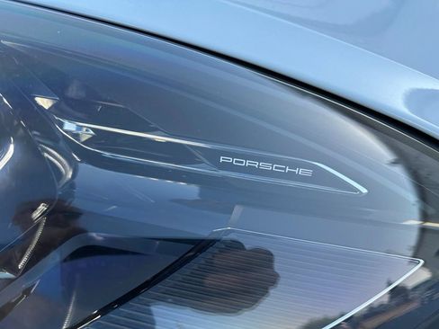 Used 2022 Porsche Macan AWD/4WD image 10